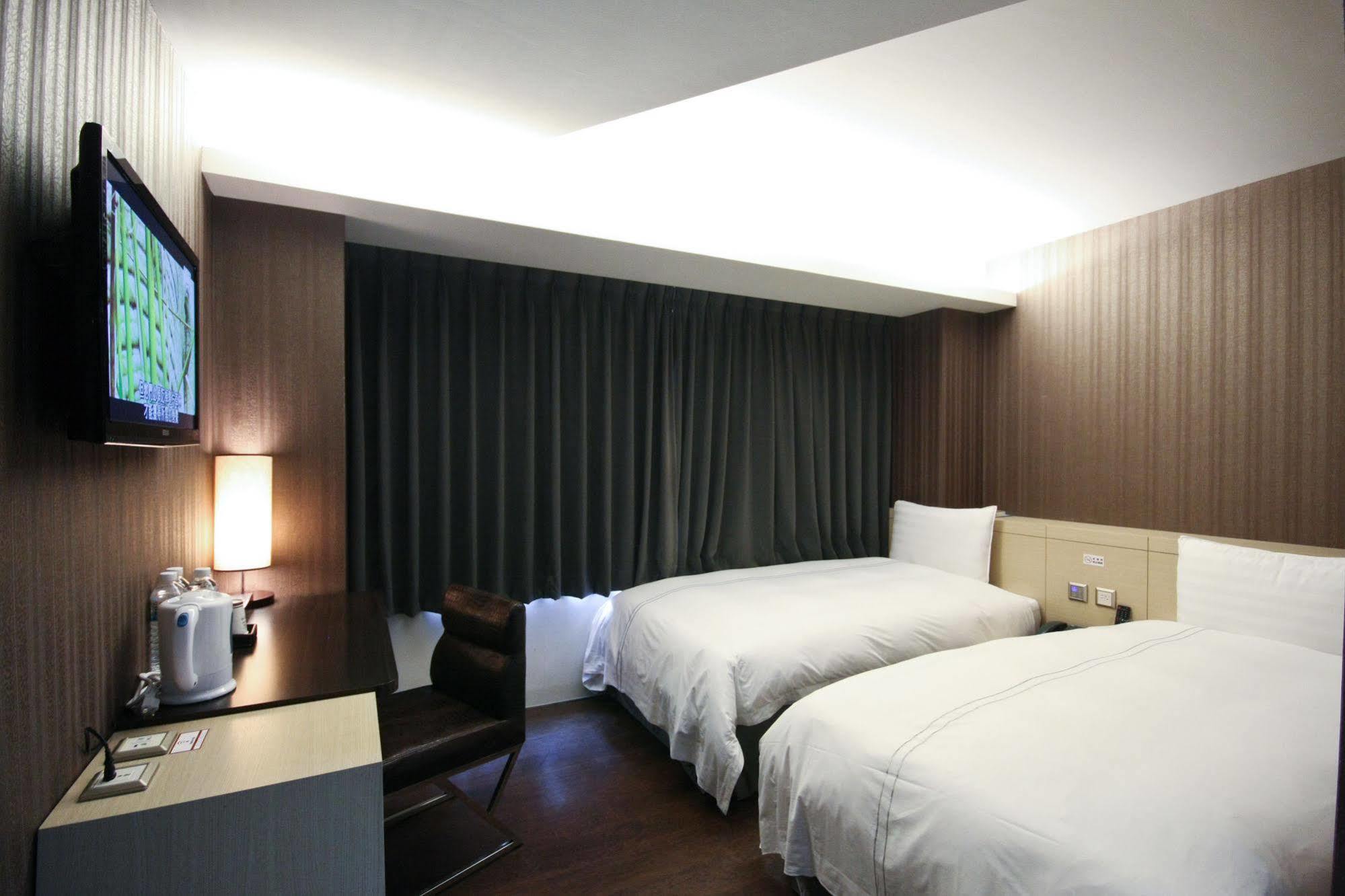 Talmud Business Hotel - Zhongshan Тайчжун Екстер'єр фото